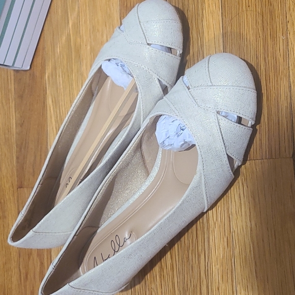 Shoes - Picture 2 of 3